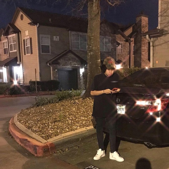 Meet your Posher, Santi - Picture 1 of 1